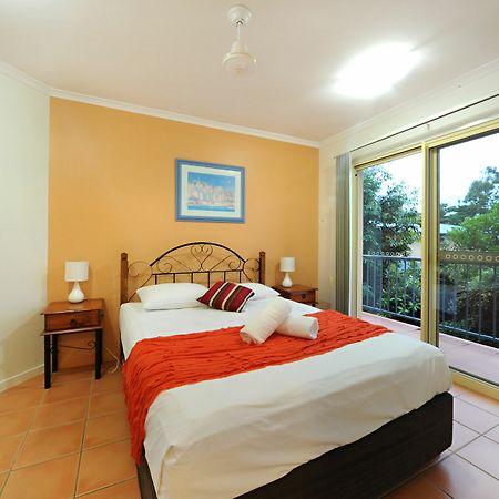 At Beach Court Holiday Villas Airlie Beach Exterior foto