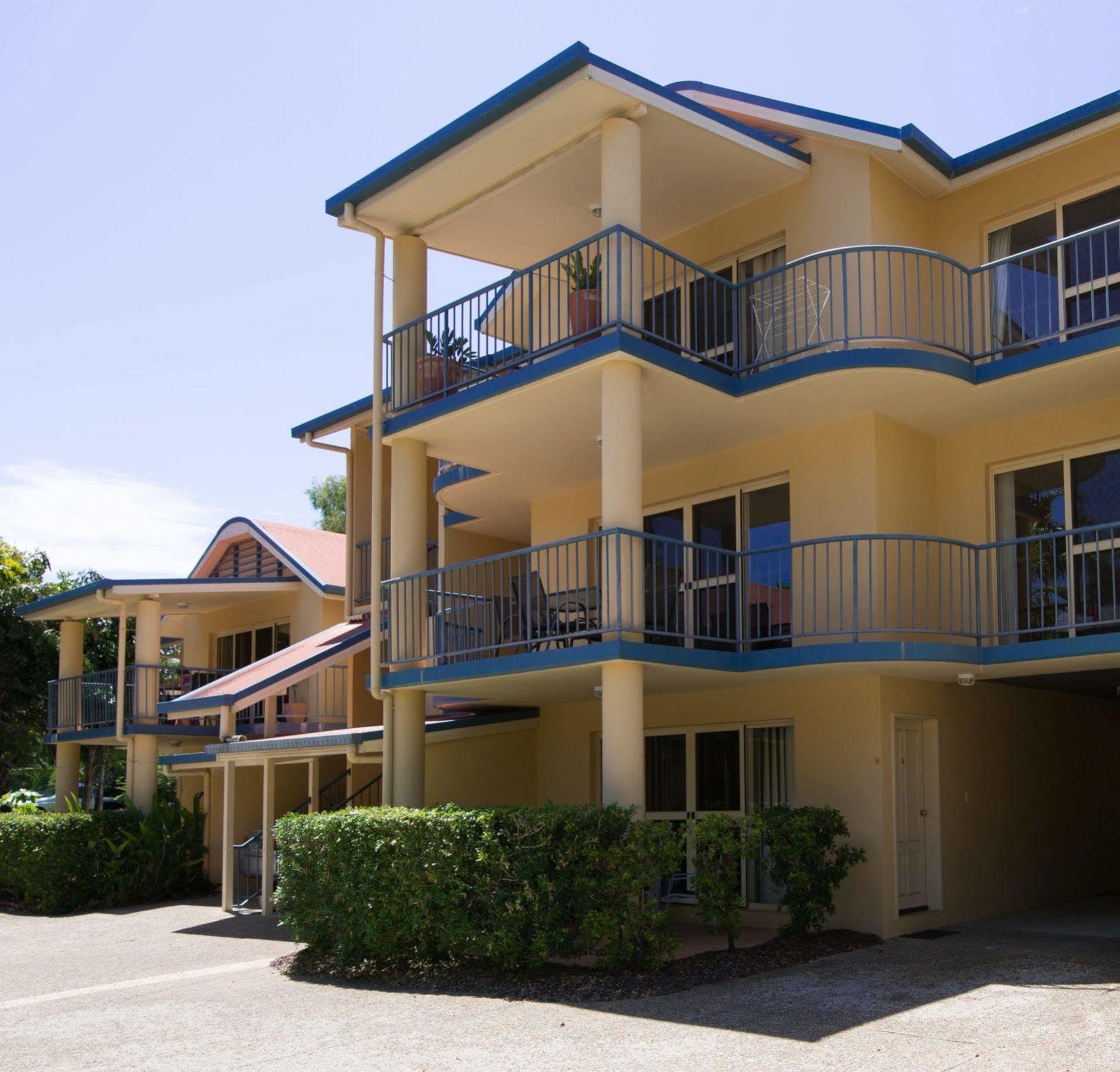 At Beach Court Holiday Villas Airlie Beach Exterior foto