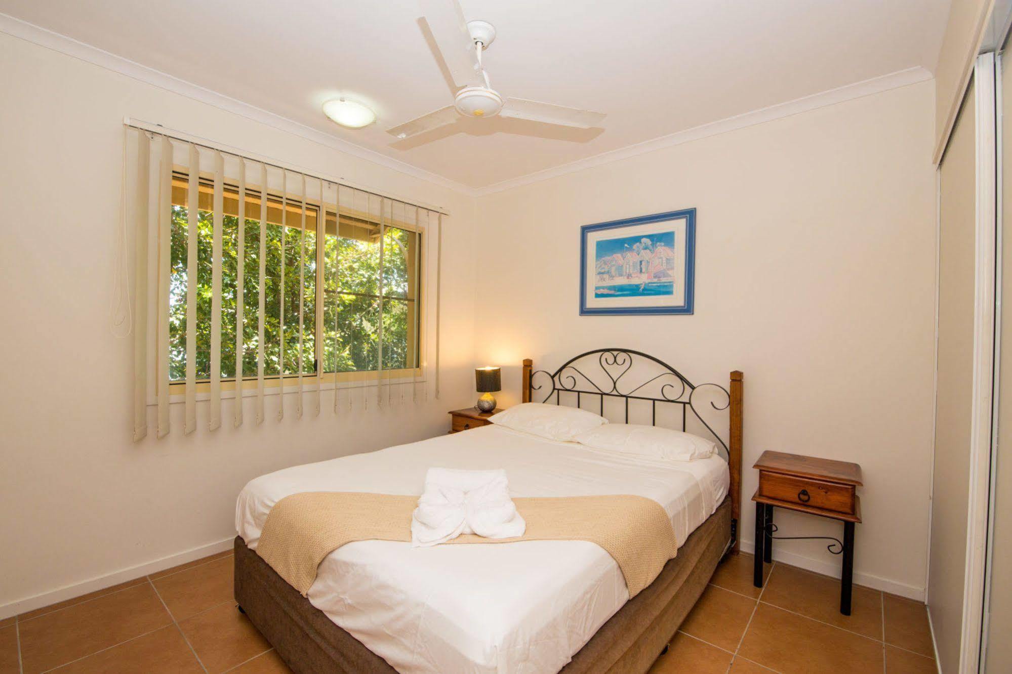 At Beach Court Holiday Villas Airlie Beach Exterior foto